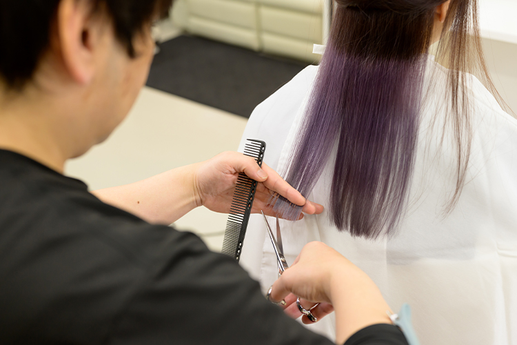 美容師歴30年以上のスタイリストが担当